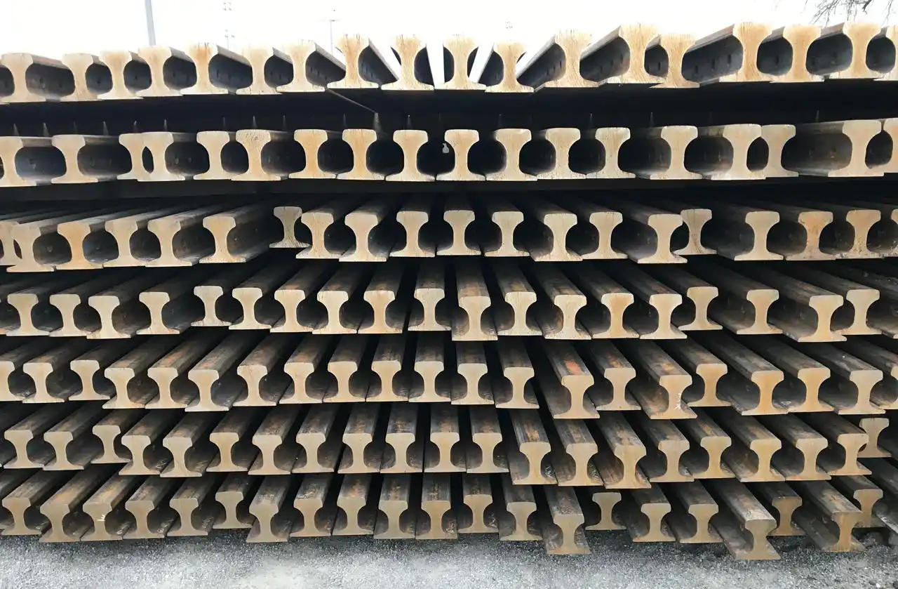 Rieles, rieles de tren, riel de ferrocarril, rieles ferroviarios, carril ferroviario